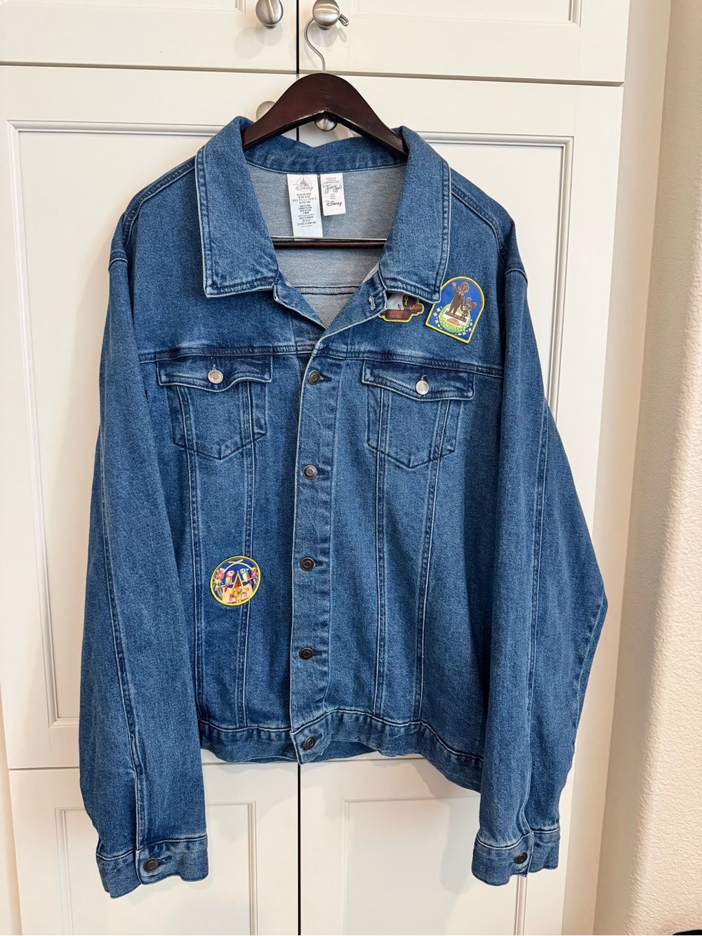 Disney Parks denim jacket Graphic Denim Jacket in Blue Size XL Like New